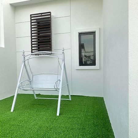 《Untitled Homestay》Sitiawan Exterior photo