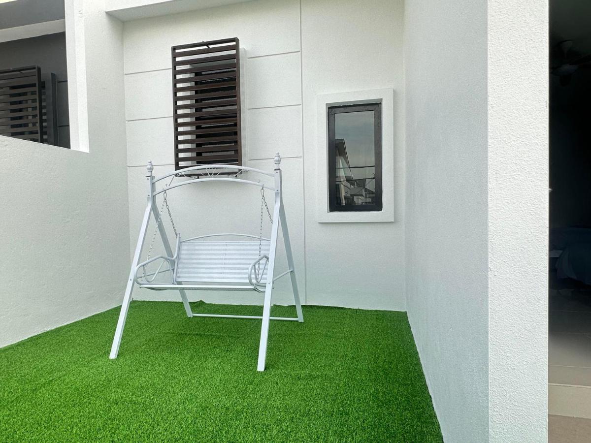 《Untitled Homestay》Sitiawan Exterior photo